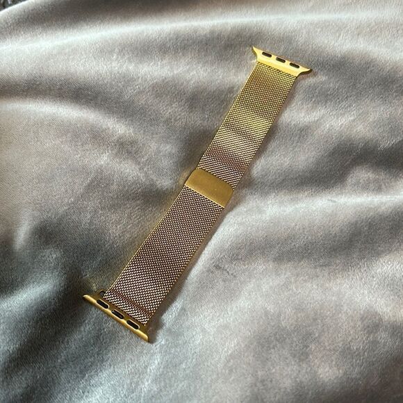 Gold Metal Magnetic Apple Watchband - Picture 1 of 5